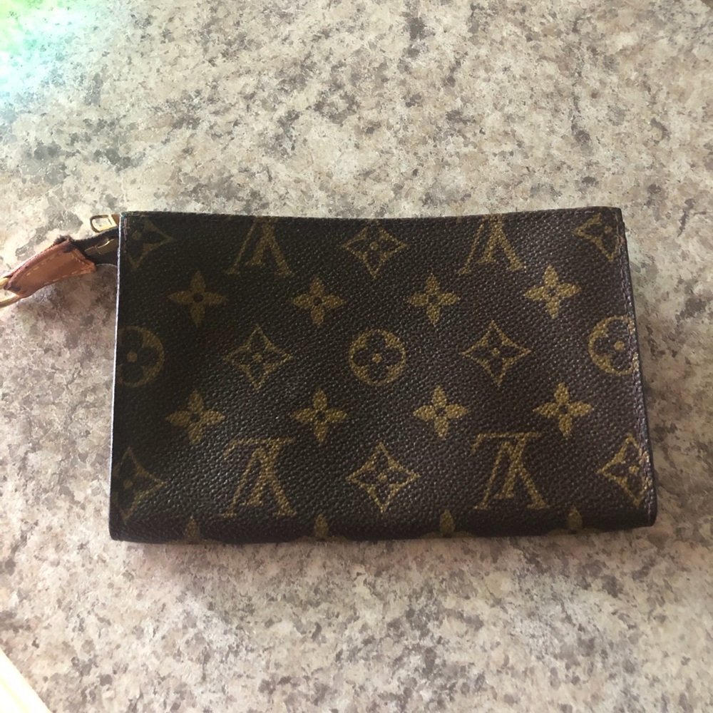 Louis Vuitton pouche toilette